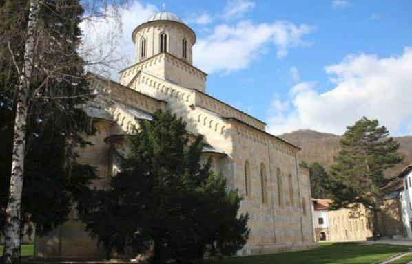 NAŠA CRKVA OSTAJE UZ SVOJ NAROD! Manastir Visoki Dečani apeluje za mir i uzdržanost na Kosovu i Metohiji